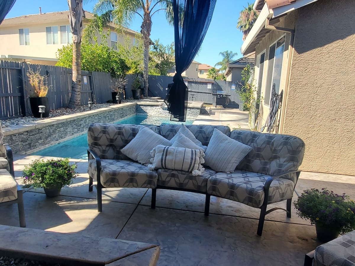 Luxury Pool Resort Home Near Airport & Downtown - Photo 5