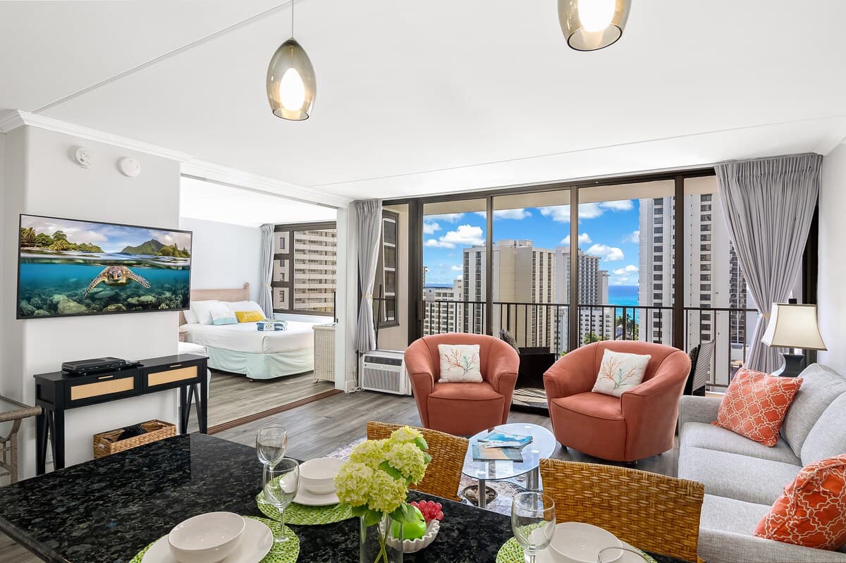 Ocean-view condo steps from Waikiki Beach - Photo 2