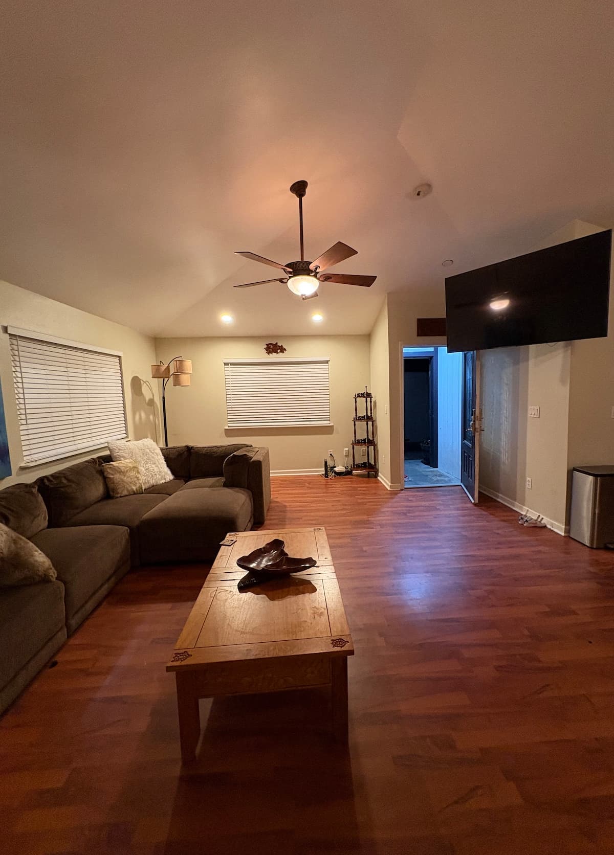 Home in Ocean View · ★4.33 · 3 bedrooms · 4 beds · 2 private baths - Photo 2