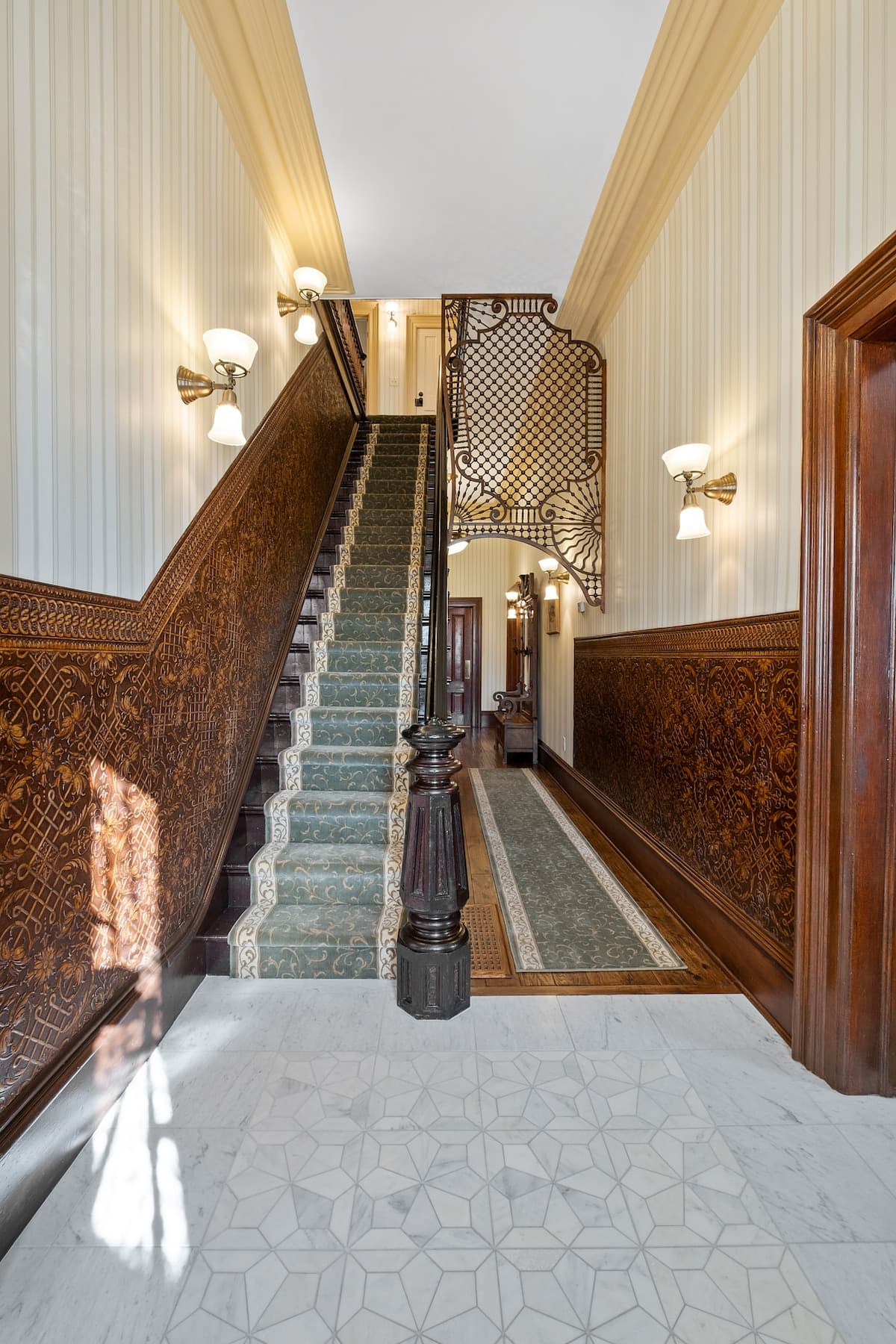 Victorian within walking distance to DT Truckee! - Photo 1