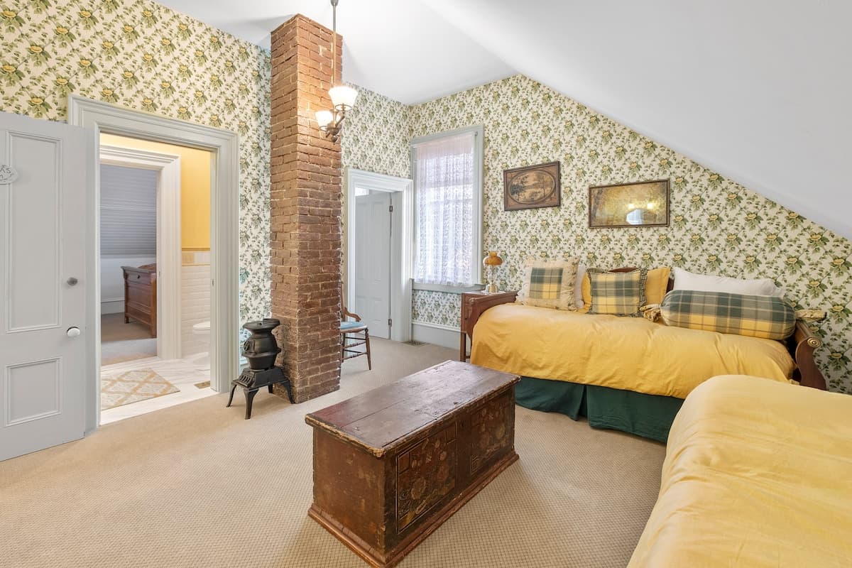 Victorian within walking distance to DT Truckee! - Photo 5