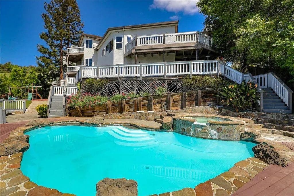 Panoramic City Views, 3 Floors, 2 Kitchens, Pool - Photo 1