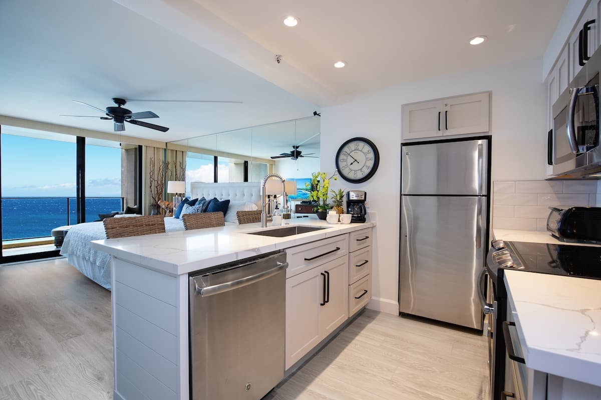 Condo in Lahaina · ★4.97 · Studio · 1 bed · 1 bath - Photo 3