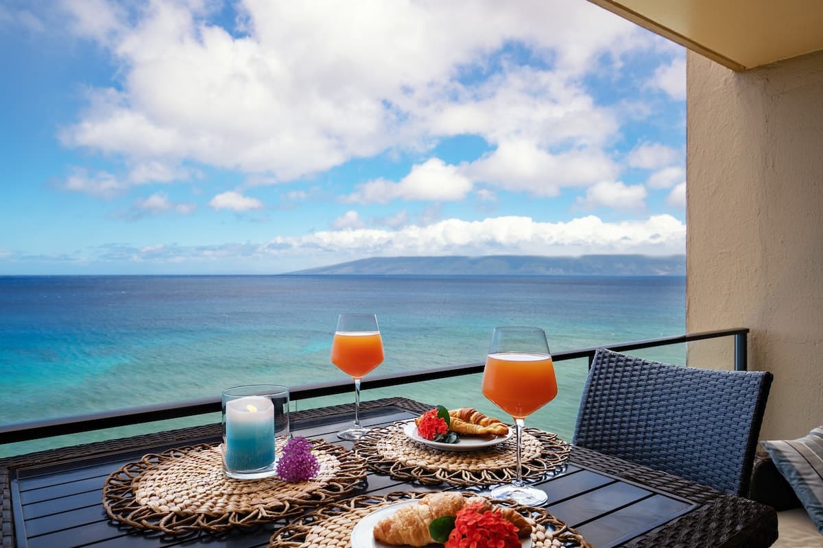 Condo in Lahaina · ★4.97 · Studio · 1 bed · 1 bath - Photo 1