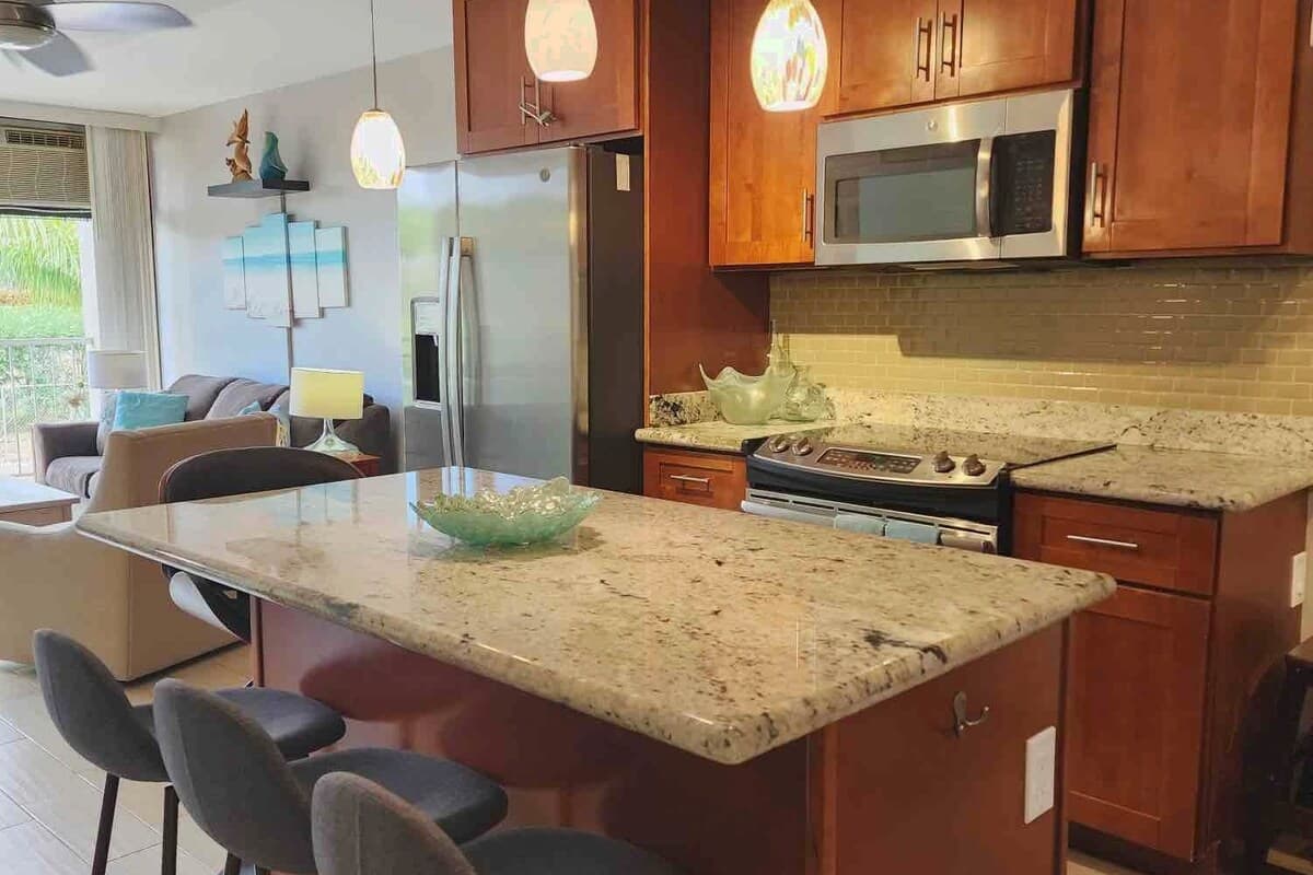 Condo in Kihei · ★4.9 · 2 bedrooms · 2 beds · 2 private baths - Photo 2