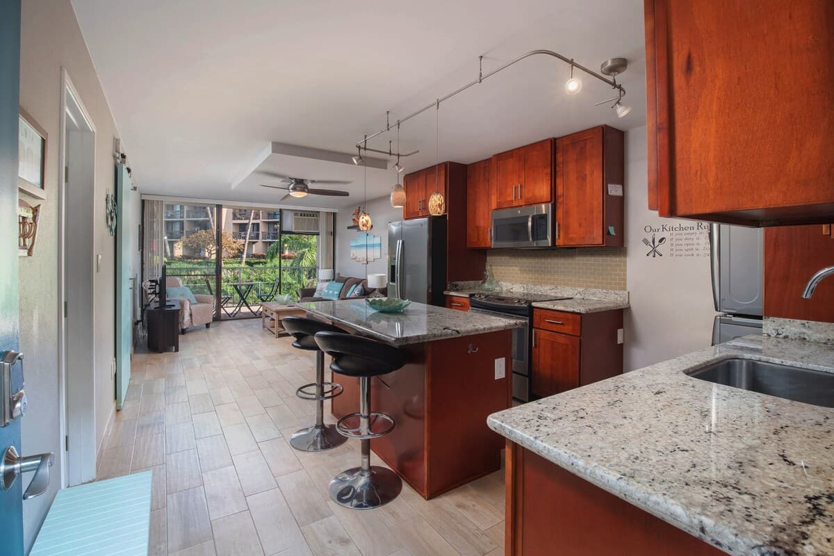 Condo in Kihei · ★4.9 · 2 bedrooms · 2 beds · 2 private baths - Photo 3