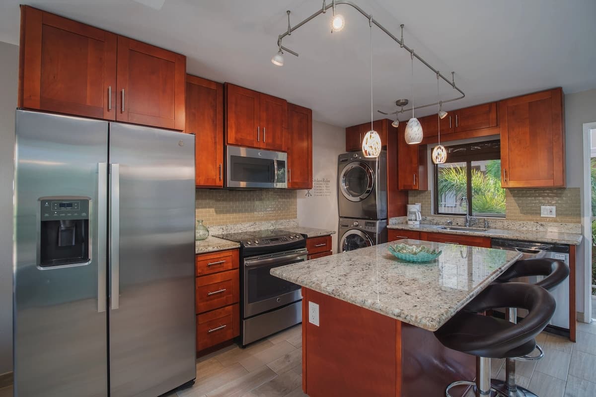 Condo in Kihei · ★4.9 · 2 bedrooms · 2 beds · 2 private baths - Photo 1