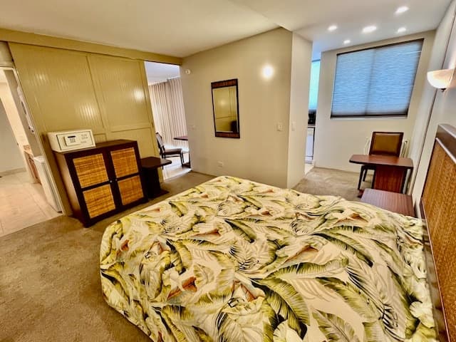 Condo in Honolulu · ★5.0 · 1 bedroom · 1 bed · 1 private bath - Photo 2