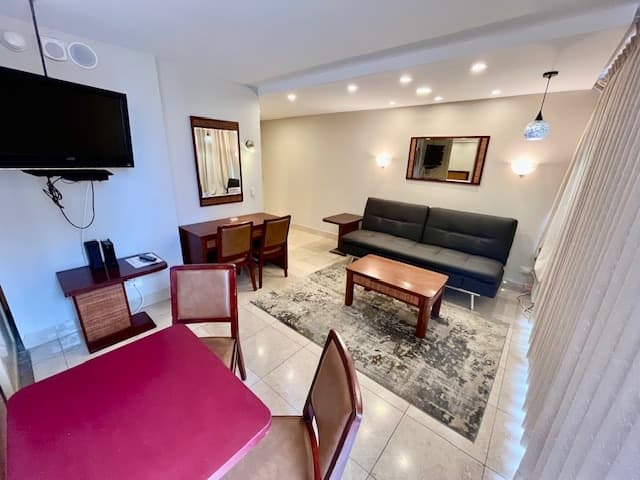 Condo in Honolulu · ★5.0 · 1 bedroom · 1 bed · 1 private bath - Photo 1