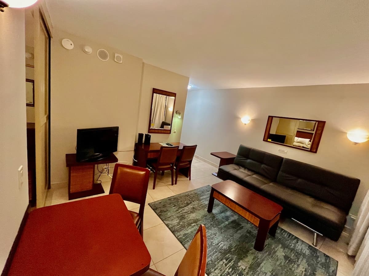 Condo in Honolulu · ★4.75 · 1 bedroom · 1 bed · 1 private bath - Photo 1