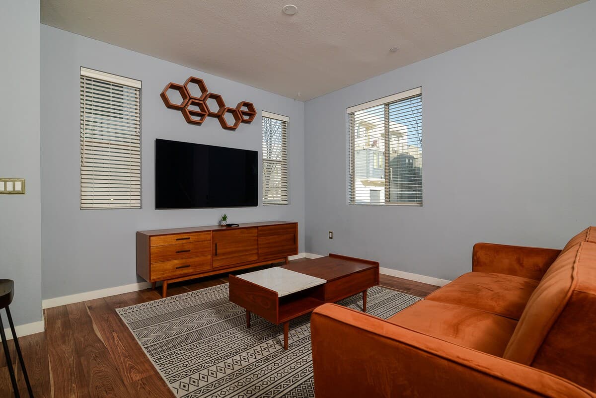 NEW Downtown Sac Home, Quiet & Central - Photo 3