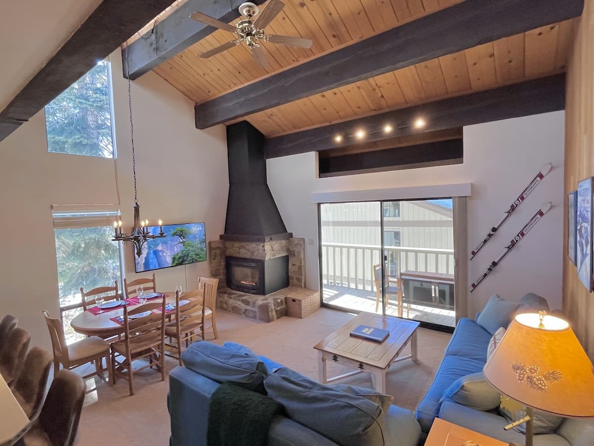Arcade, Pool & Lake-Access Townhome - Photo 2