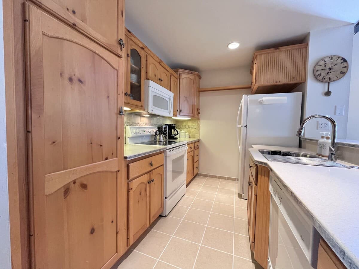 Arcade, Pool & Lake-Access Townhome - Photo 5