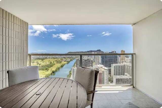 Waikiki studio w/ stunning views from high floor - Photo 4