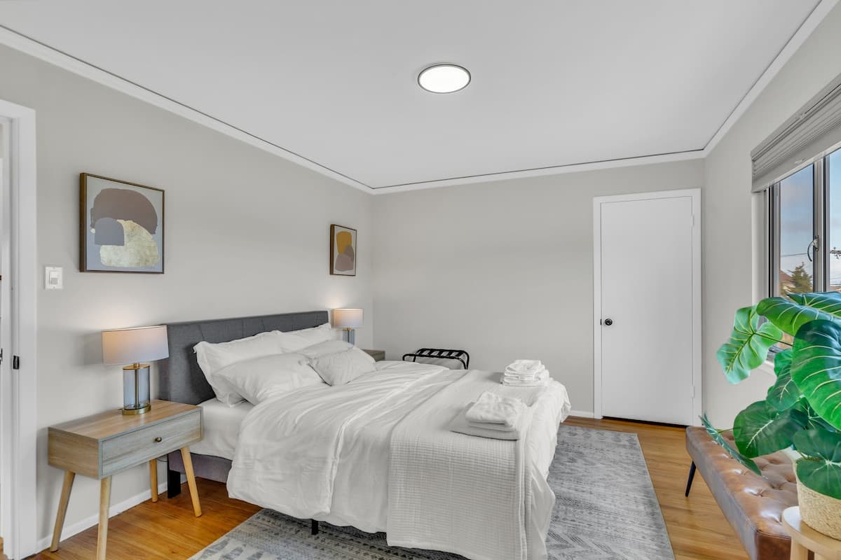 Hidden Gem with SF Views, 4 En Suite BRs - Photo 2