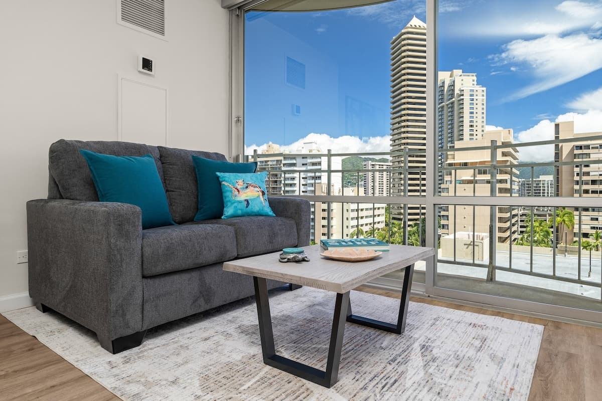 Condo in Honolulu · ★4.76 · Studio · 2 beds · 1 private bath - Photo 2