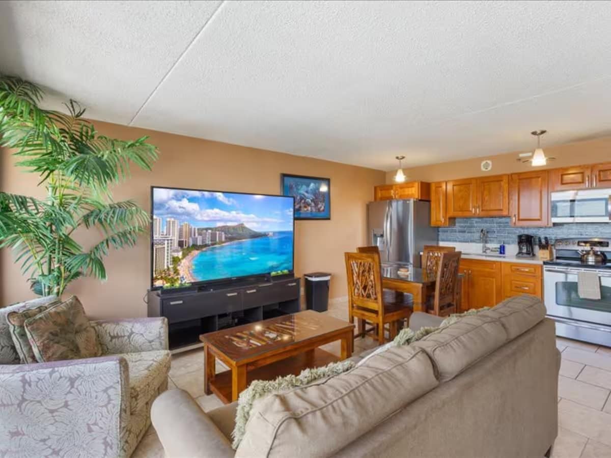 Brand New Listing! 1 BR Waikiki Condo/Free Parking - Photo 3