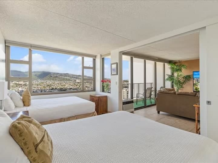 Brand New Listing! 1 BR Waikiki Condo/Free Parking - Photo 1