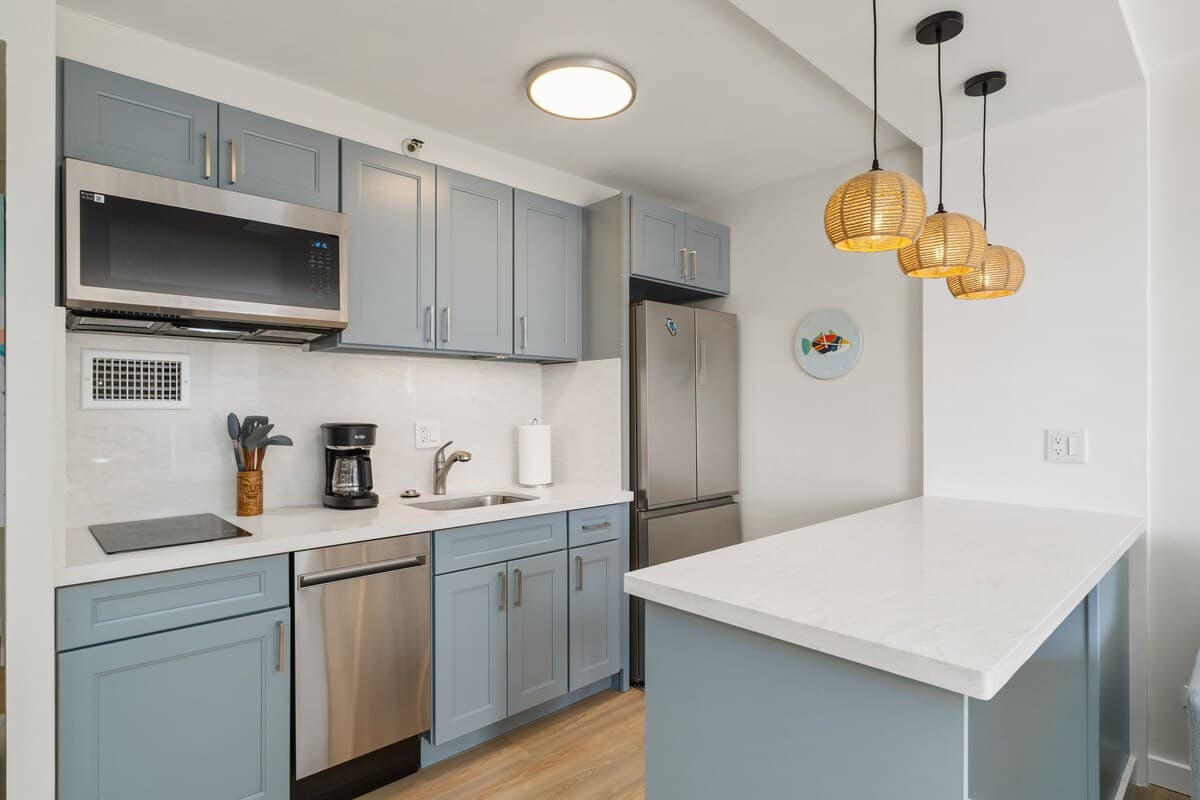 Condo in Honolulu · ★4.89 · Studio · 2 beds · 1 private bath - Photo 3