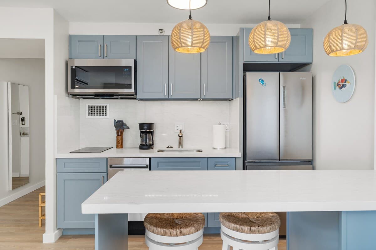 Condo in Honolulu · ★4.89 · Studio · 2 beds · 1 private bath - Photo 2