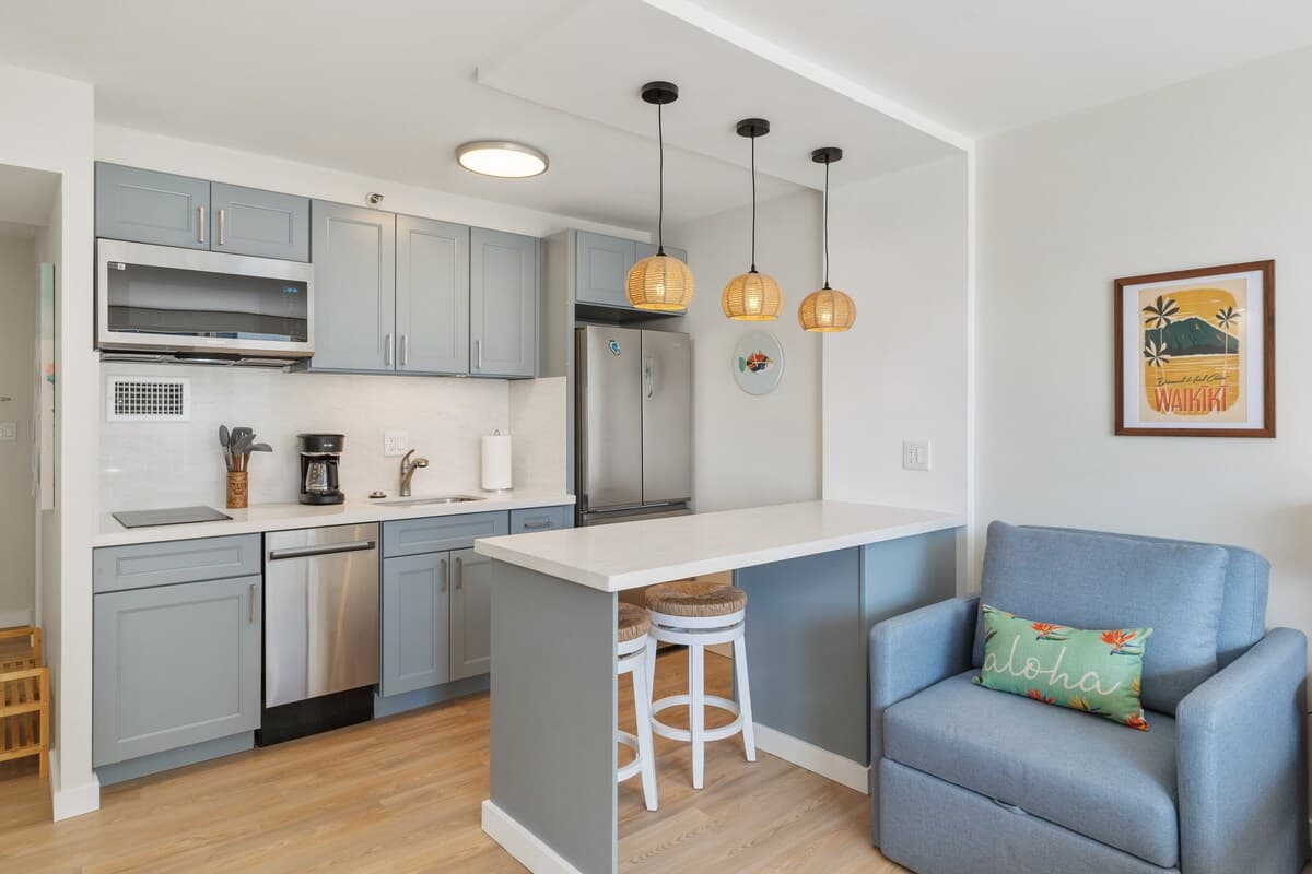 Condo in Honolulu · ★4.89 · Studio · 2 beds · 1 private bath - Photo 1