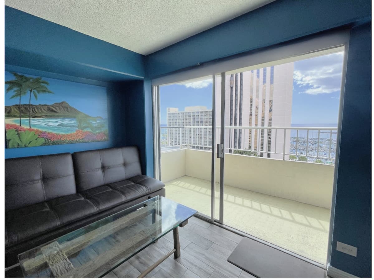 Waikiki Resort Area Condo - Photo 2