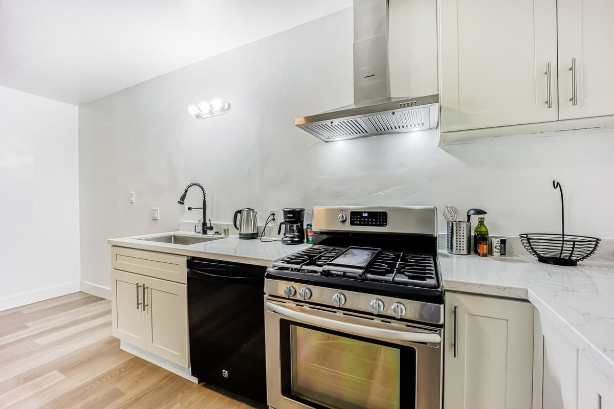 Pet-Friendly Duplex in Heart of Silicon Valley - Photo 5