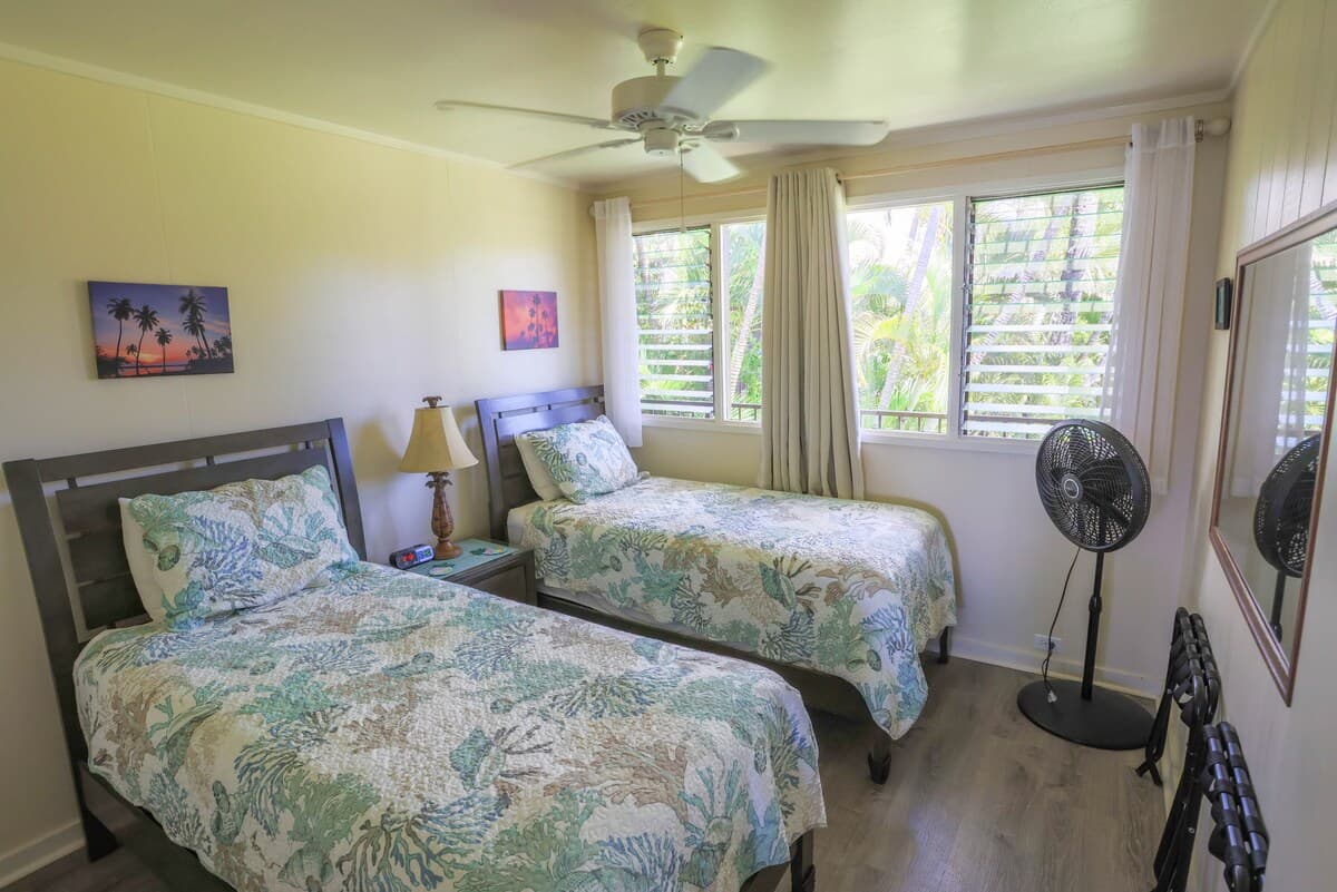 Condo in Lahaina · ★4.79 · 2 bedrooms · 3 beds · 1 bath - Photo 3