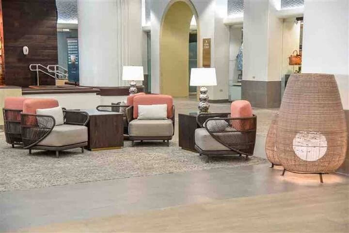Condo in Honolulu · ★4.93 · 1 bedroom · 2 beds · 1 private bath - Photo 4