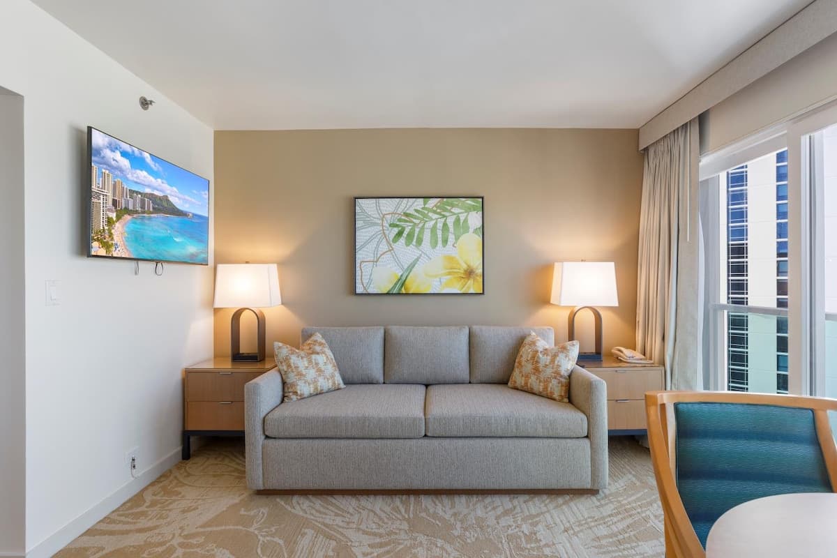 Condo in Honolulu · ★4.93 · 1 bedroom · 2 beds · 1 private bath - Photo 3