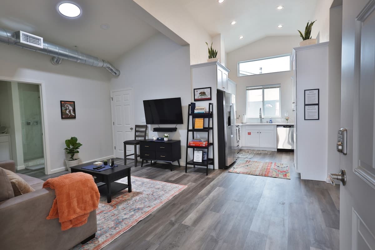 Newly Remodeled Home Near Downtown Sacramento - Photo 2