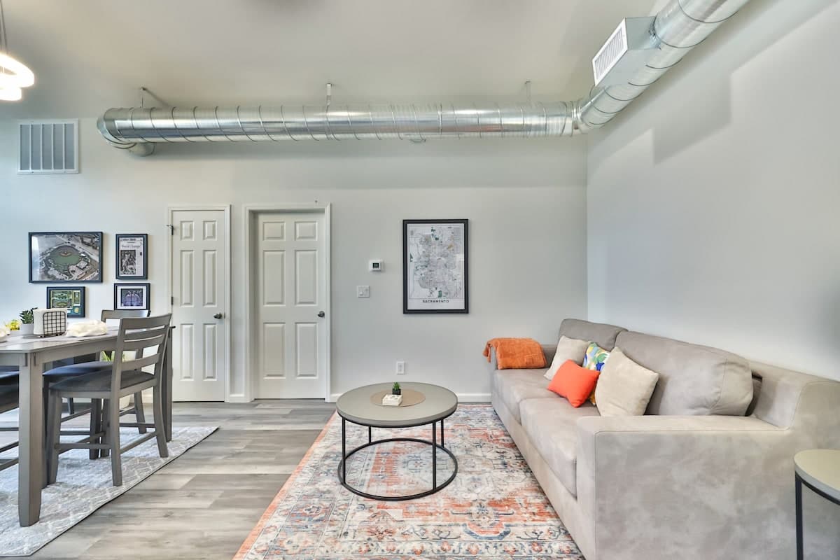 Newly Remodeled Home Near Downtown Sacramento - Photo 4