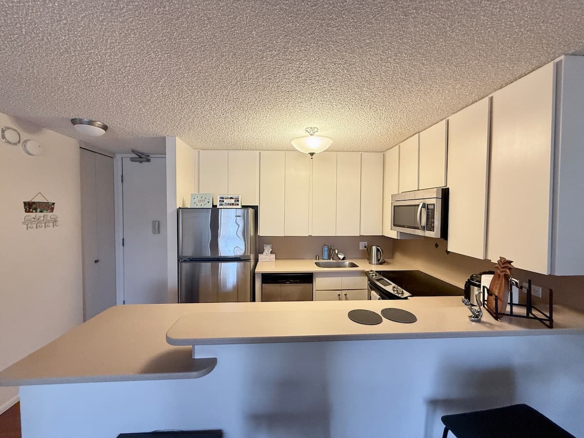 Waikiki Condo | Ocean View | Pool + Free Parking - Photo 3
