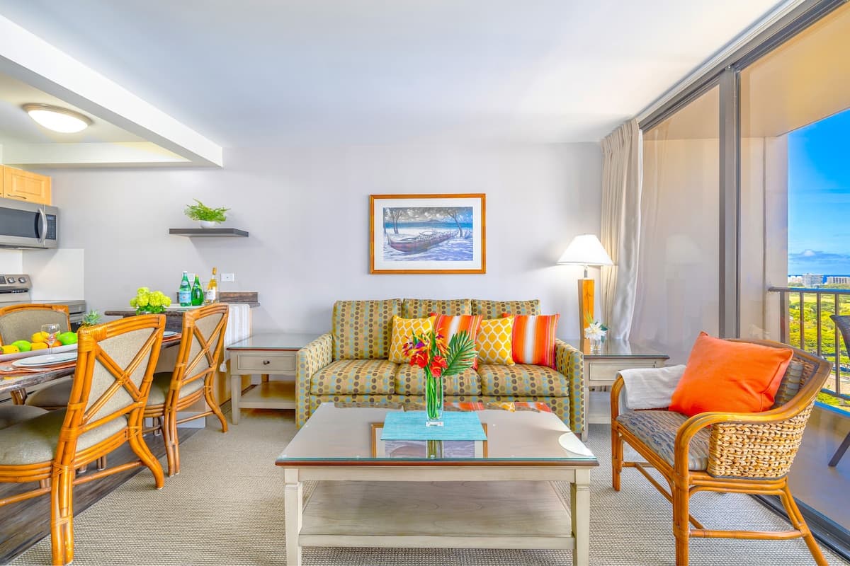 Great Ocean View, Parking, Steps to Waikiki Beach - Photo 5