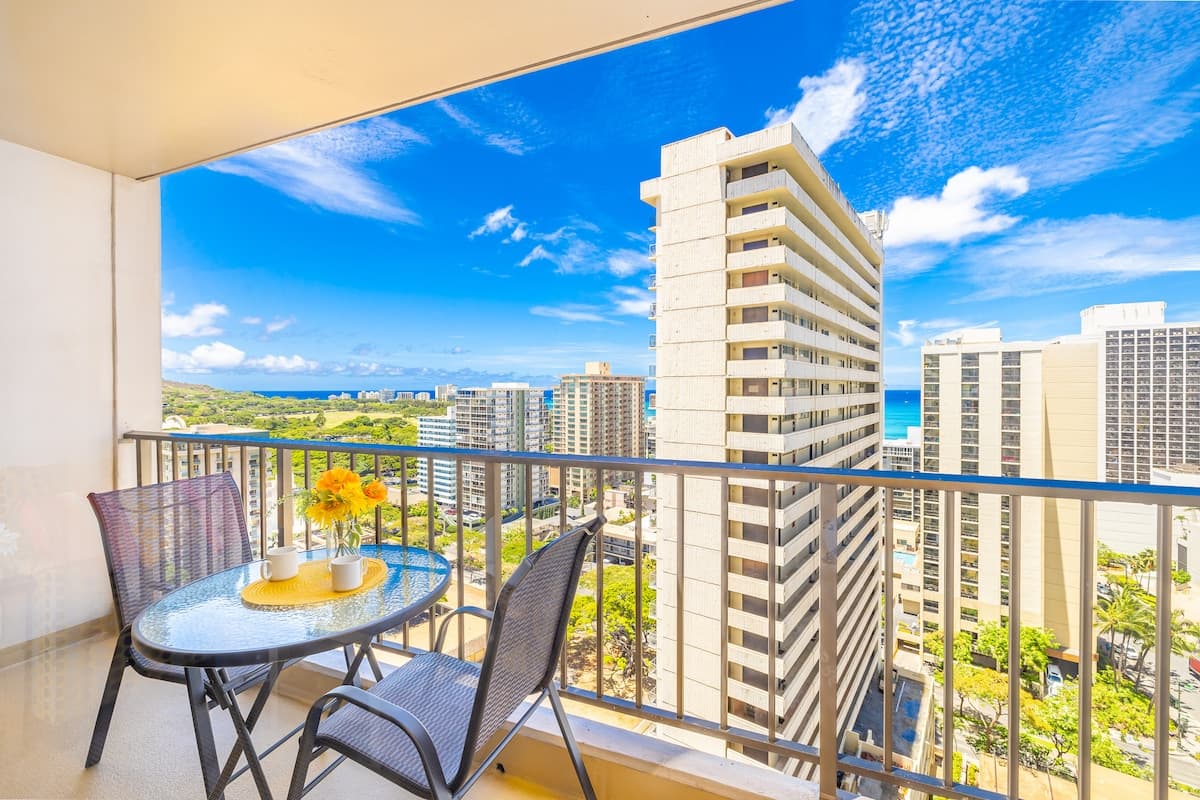 Great Ocean View, Parking, Steps to Waikiki Beach - Photo 3