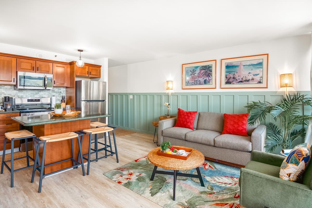 Condo in Honolulu · ★5.0 · 1 bedroom · 2 beds · 1 private bath - Photo 4