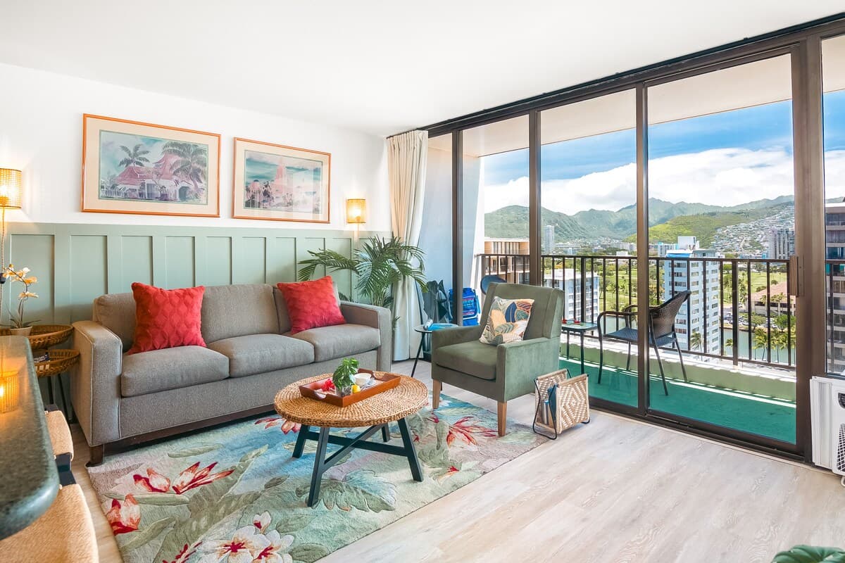 Condo in Honolulu · ★5.0 · 1 bedroom · 2 beds · 1 private bath - Photo 2