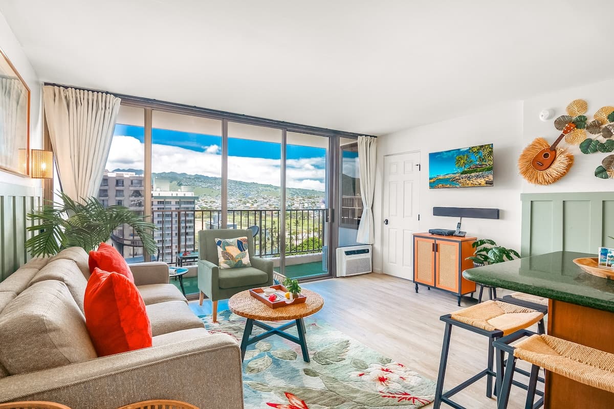 Condo in Honolulu · ★5.0 · 1 bedroom · 2 beds · 1 private bath - Photo 3