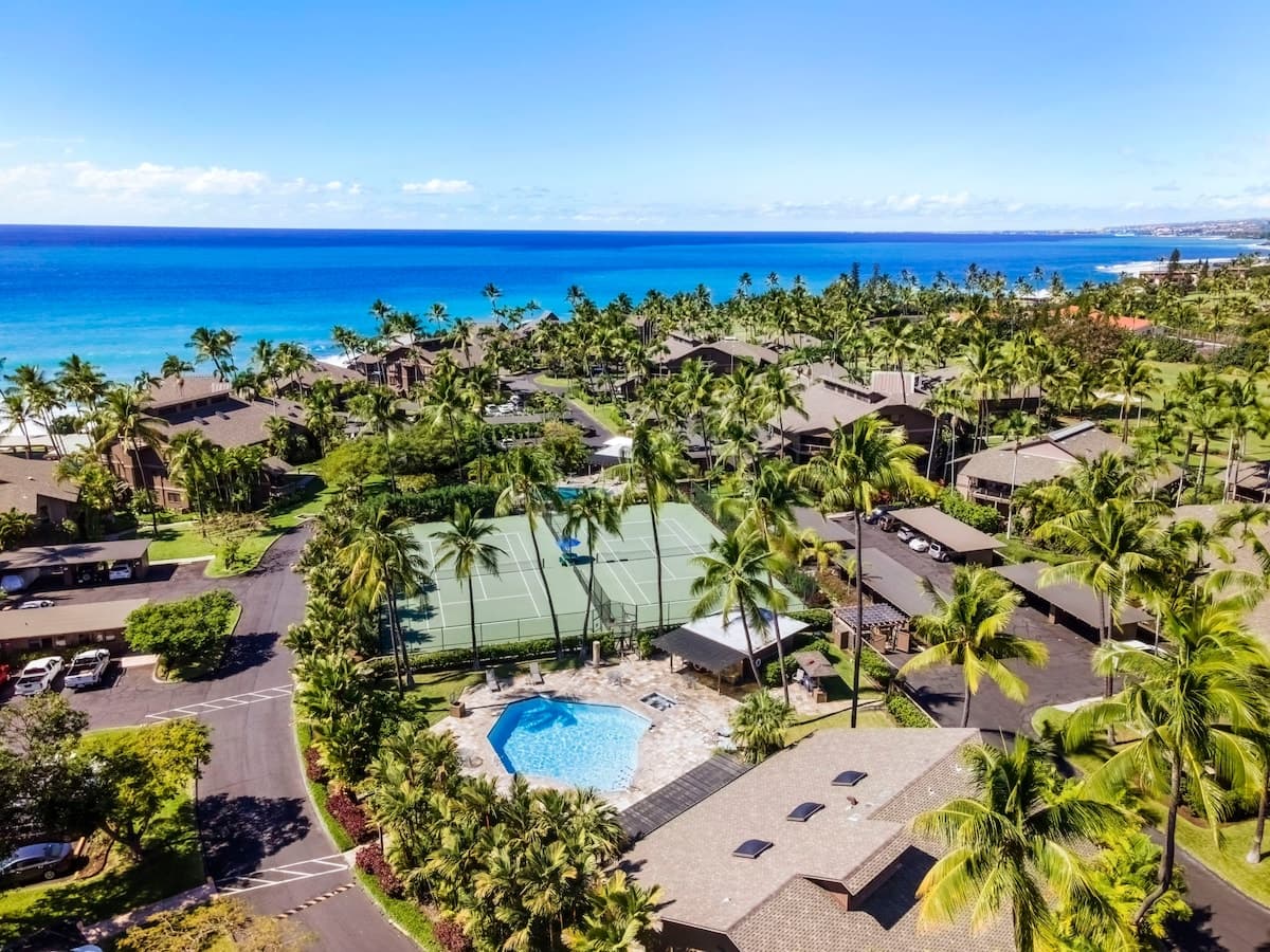 Condo in Kailua-Kona · ★4.9 · 3 bedrooms · 5 beds · 2 baths - Photo 1
