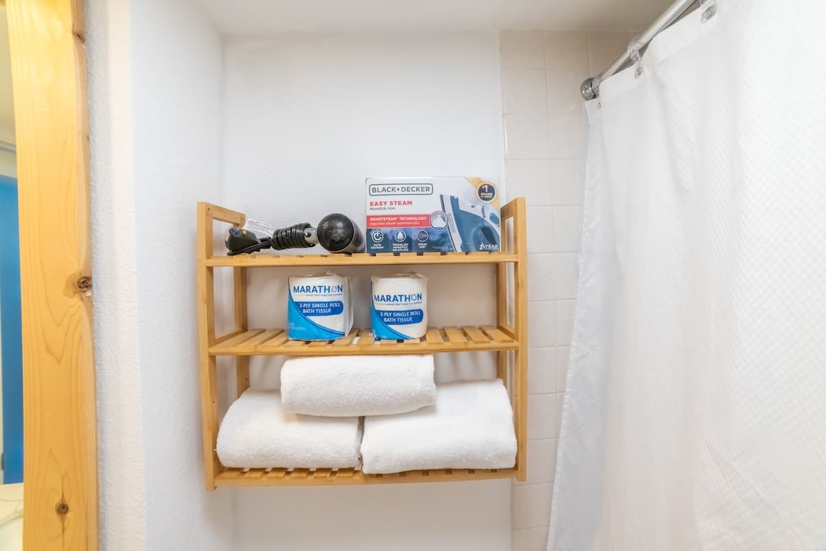 Condo in Honolulu · ★4.92 · Studio · 1 bed · 1 private bath - Photo 2