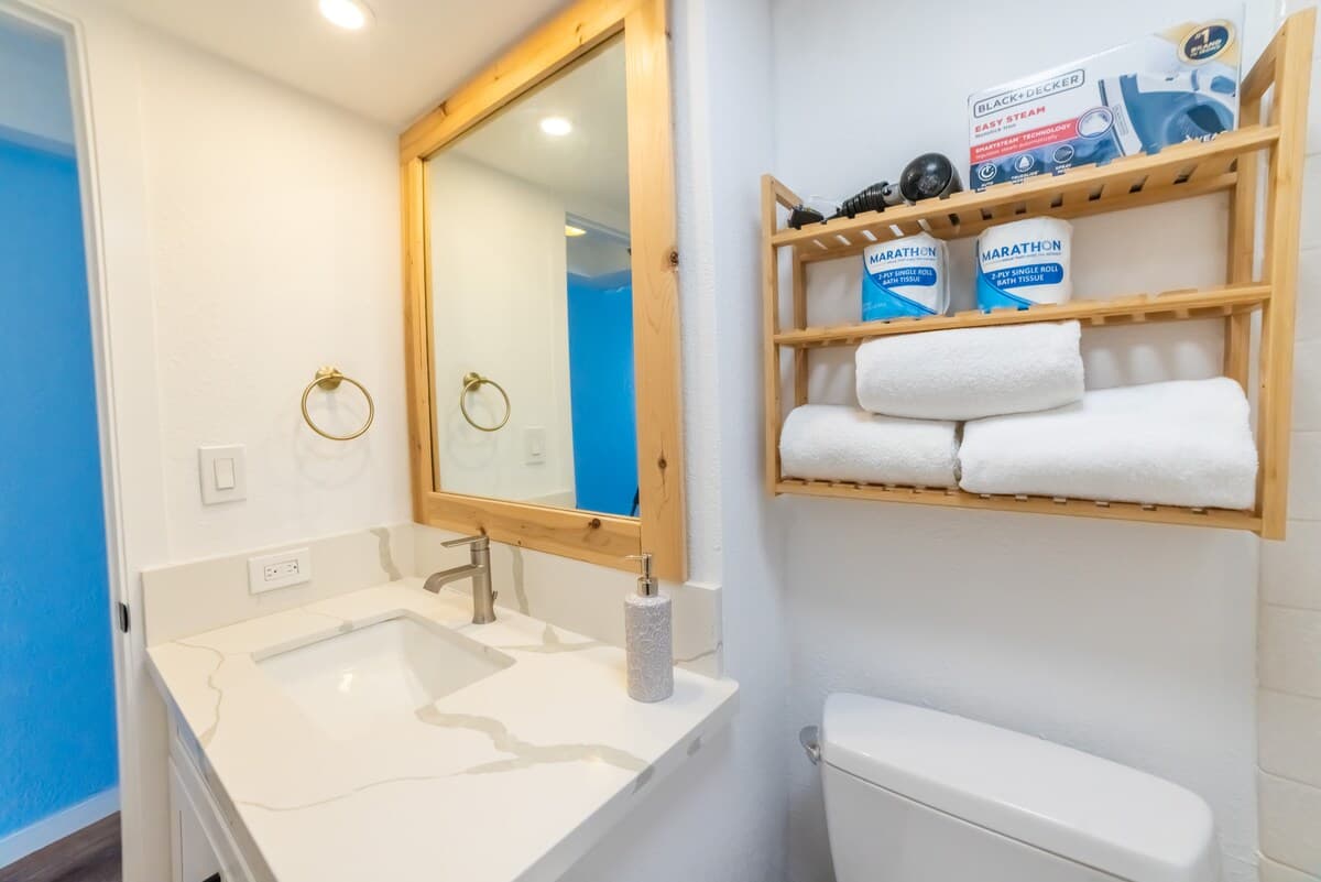 Condo in Honolulu · ★4.92 · Studio · 1 bed · 1 private bath - Photo 3