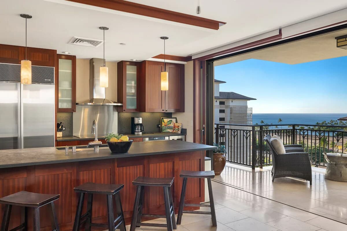 Huge 3/3 Oceanfront Penthouse - Photo 5