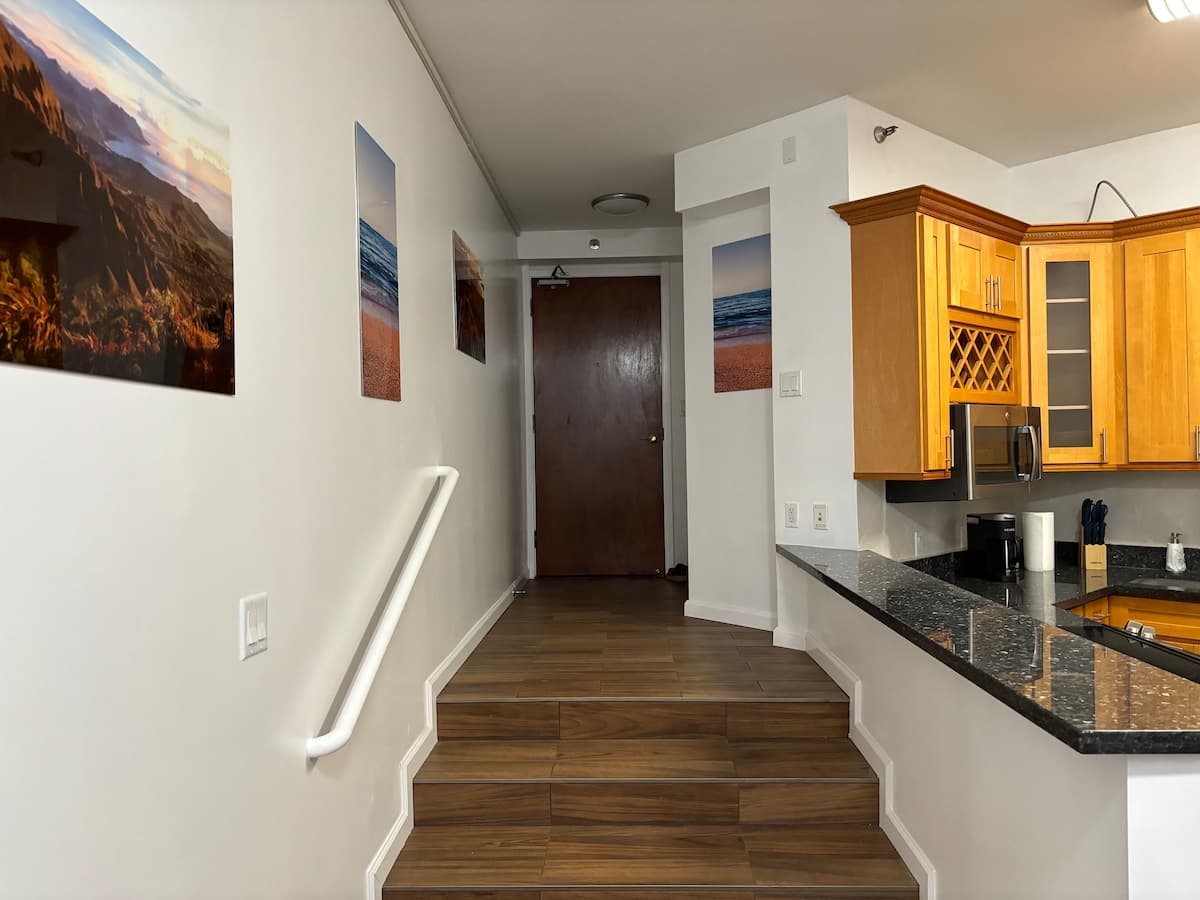 2BR Super Patio W/Free Parking - Photo 3