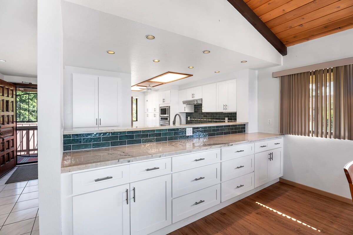Kona Coast Retreat with amazing ocean views - Photo 3