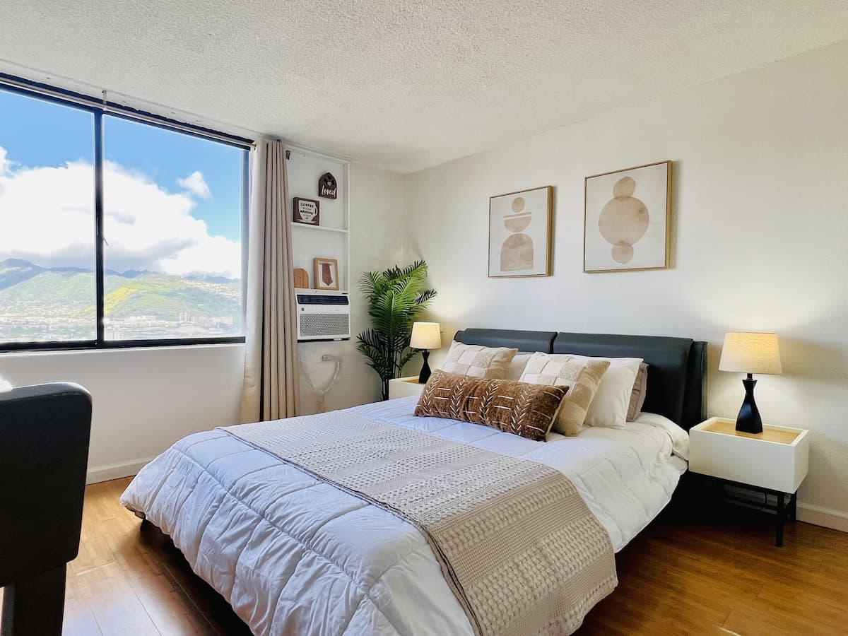 Stunning Mountain View Studio – High Floor Waikiki - Photo 3