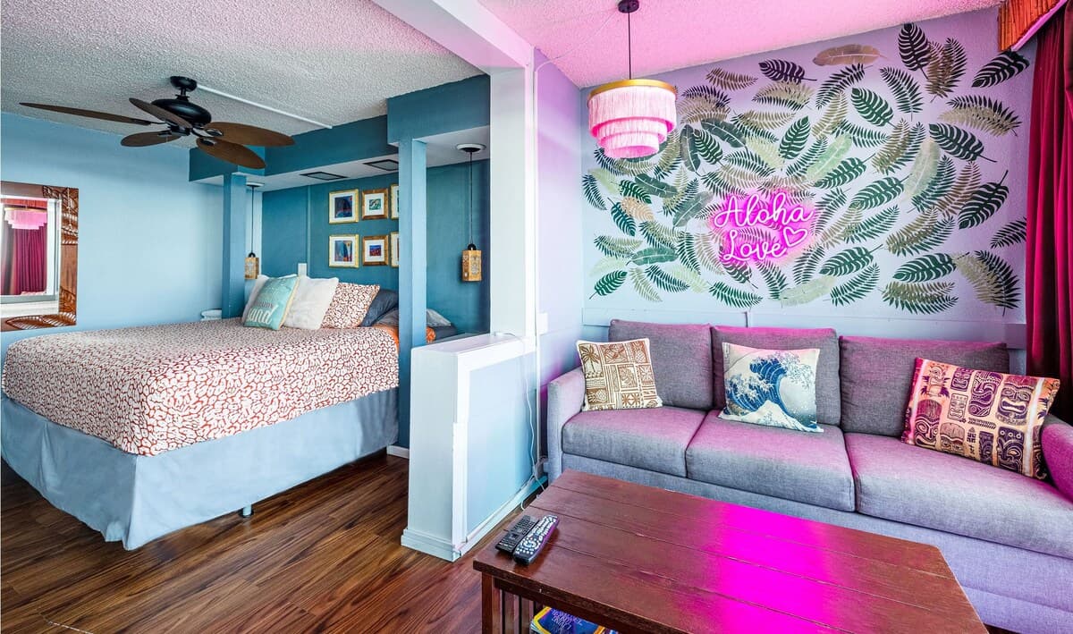 Condo in Kailua-Kona · ★4.33 · 1 bedroom · 2 beds · 1 private bath - Photo 2