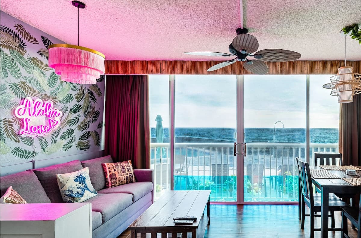 Condo in Kailua-Kona · ★4.33 · 1 bedroom · 2 beds · 1 private bath - Photo 1