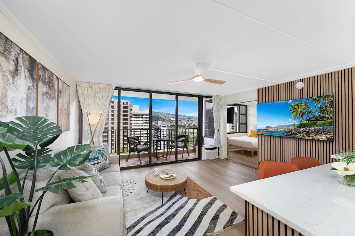 Condo in Honolulu · ★4.77 · 1 bedroom · 3 beds · 1 private bath - Photo 3