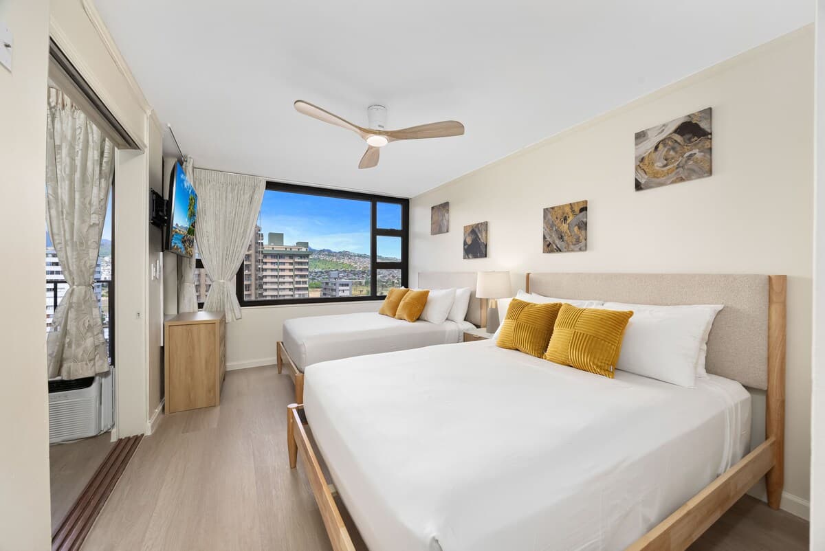 Condo in Honolulu · ★4.77 · 1 bedroom · 3 beds · 1 private bath - Photo 1