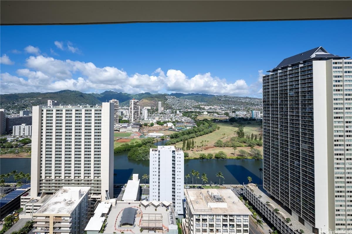 Hotel in Honolulu · ★4.09 · 1 bedroom · 2 beds · 1 private bath - Photo 1